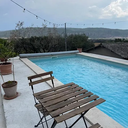 Alojamento de Acomodação e Pequeno-almoço Independent With A Pool *